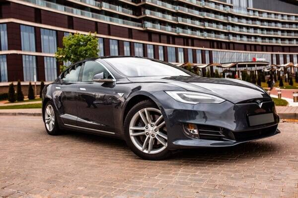 Аренда Tesla Model S 90D